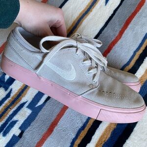 Bubblegum pink and grey Stefan Janoski size 
6Y  ( 8 womens)